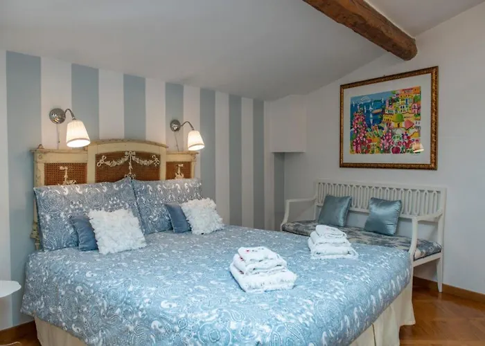 Romantic And Charming Apartments